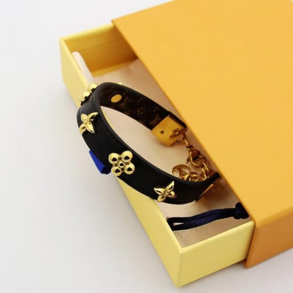 replica,repliche,fake,1:1,earrings,bracelet,ring,jewelry Arrivato il vecchio bracciale in pelle con fiori LV (OL0TV)