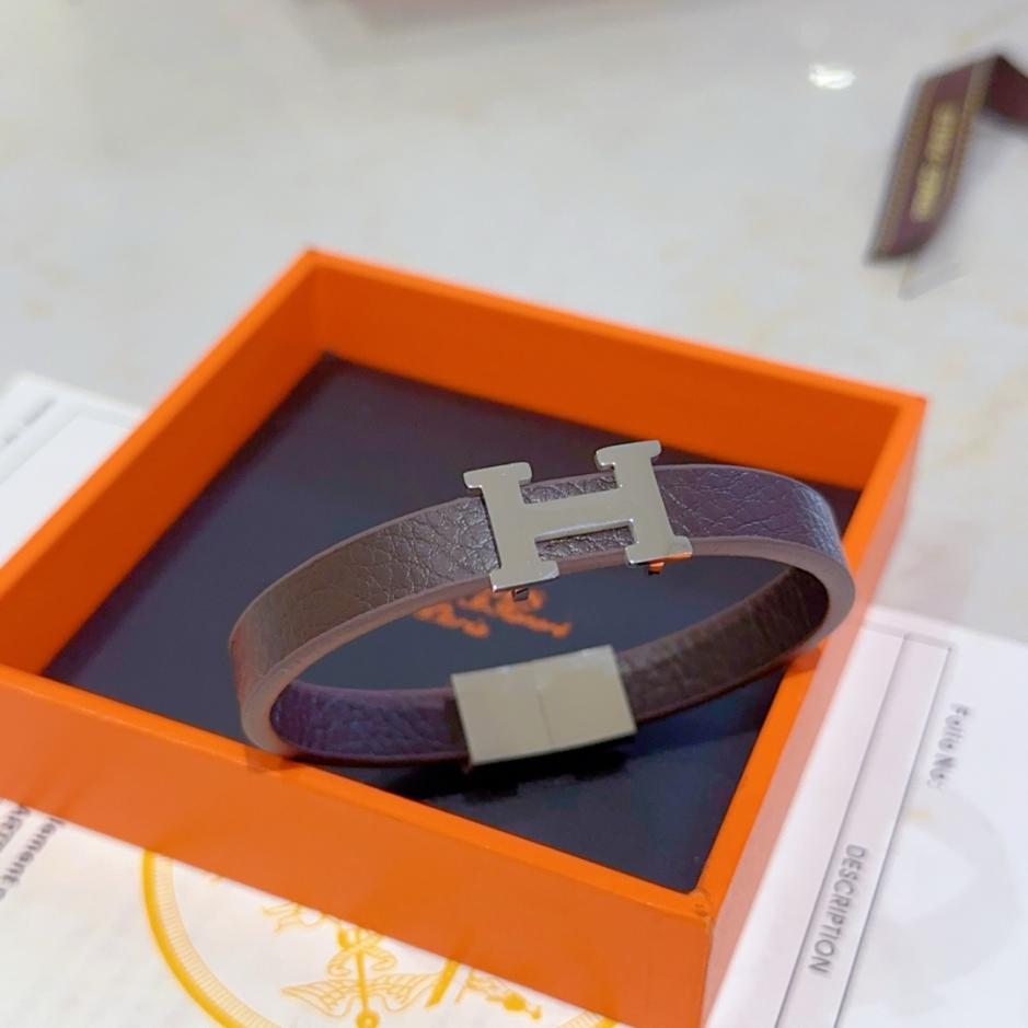 replica,repliche,fake,1:1,earrings,bracelet,ring,jewelry Bracciale in pelle Hermès, ultimo modello, in vera pelle lavorata a mano (95FK2) replica,repliche,fake,1:1,earrings,bracelet,ring,jewelry Bracciale in pelle Hermès, ultimo modello, in vera pelle lavorata a mano (95FK2)