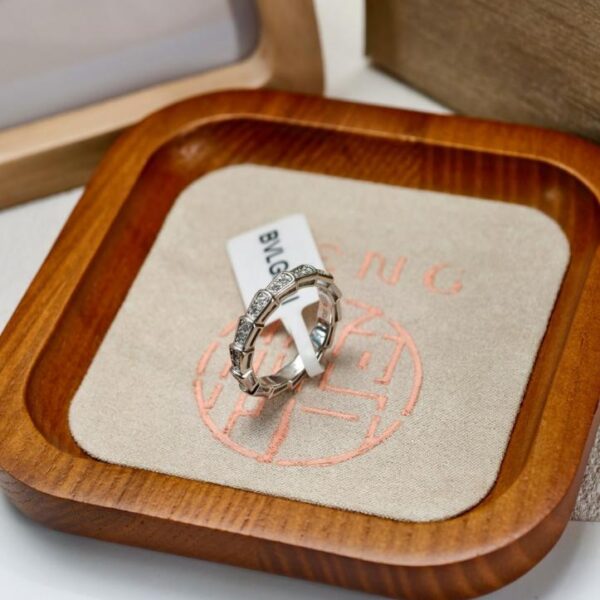 replica,repliche,fake,1:1,earrings,bracelet,ring,jewelry Versione da banco Bulgari con anello a singolo anello con osso di serpente, versione interamente in diamanti, versione migliorata, materiale argento V oro, realizzato con diamante ad alto tenore di carbonio 5A (5PIUQ)