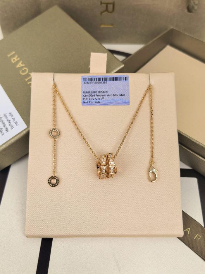 replica,repliche,fake,1:1,earrings,bracelet,ring,jewelry Versione da banco Collana Bulgari a tre cerchi con serpente e diamanti Versione migliorata Materiale in oro rosa Produzione in oro 5A Diamante ad alto tenore di carbonio (BNFGB) replica,repliche,fake,1:1,earrings,bracelet,ring,jewelry Versione da banco Collana Bulgari a tre cerchi con serpente e diamanti Versione migliorata Materiale in oro rosa Produzione in oro 5A Diamante ad alto tenore di carbonio (BNFGB)