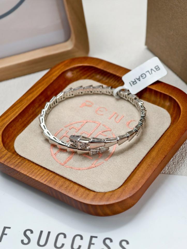 replica,repliche,fake,1:1,earrings,bracelet,ring,jewelry Versione da banco Bracciale Bulgari a doppio cerchio a forma di serpente con diamanti sulla testa e sulla coda, versione migliorata, in oro V, argento (VC2WX) replica,repliche,fake,1:1,earrings,bracelet,ring,jewelry Versione da banco Bracciale Bulgari a doppio cerchio a forma di serpente con diamanti sulla testa e sulla coda, versione migliorata, in oro V, argento (VC2WX)