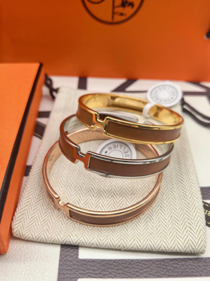 replica,repliche,fake,1:1,earrings,bracelet,ring,jewelry Bracciale Hermès in pelle marrone da uomo, nuova versione aggiornata (V1DF7) replica,repliche,fake,1:1,earrings,bracelet,ring,jewelry Bracciale Hermès in pelle marrone da uomo, nuova versione aggiornata (V1DF7)