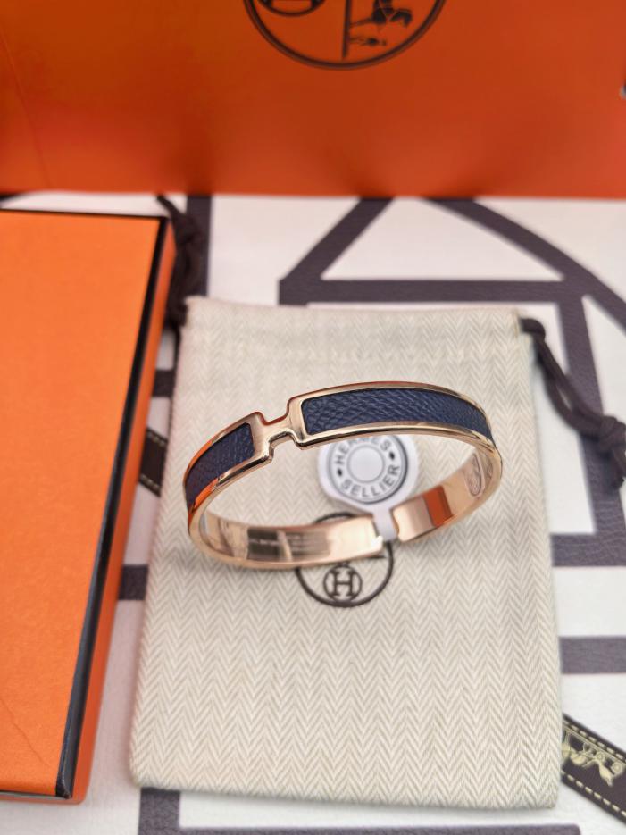 replica,repliche,fake,1:1,earrings,bracelet,ring,jewelry Versione da banco Hermès cinturino in pelle blu scuro nuova versione aggiornata (V42RZ) replica,repliche,fake,1:1,earrings,bracelet,ring,jewelry Versione da banco Hermès cinturino in pelle blu scuro nuova versione aggiornata (V42RZ)