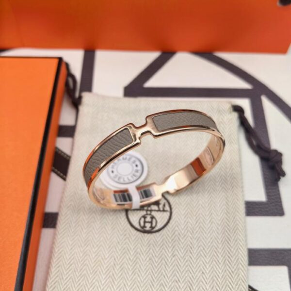 replica,repliche,fake,1:1,earrings,bracelet,ring,jewelry Bracciale Hermès in pelle grigia, versione Counter, nuova versione aggiornata (KZY4W)