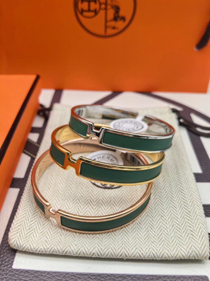 replica,repliche,fake,1:1,earrings,bracelet,ring,jewelry Versione da banco Bracciale Hermès in pelle verde, nuova versione aggiornata (309OJ) replica,repliche,fake,1:1,earrings,bracelet,ring,jewelry Versione da banco Bracciale Hermès in pelle verde, nuova versione aggiornata (309OJ)