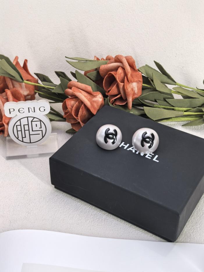 replica,repliche,fake,1:1,earrings,bracelet,ring,jewelry Versione Counter Chanel Orecchini con fibbia in perle e smalto Double C Versione nera Perle in resina naturale perlescente Double C in smalto (9N2IN) replica,repliche,fake,1:1,earrings,bracelet,ring,jewelry Versione Counter Chanel Orecchini con fibbia in perle e smalto Double C Versione nera Perle in resina naturale perlescente Double C in smalto (9N2IN)