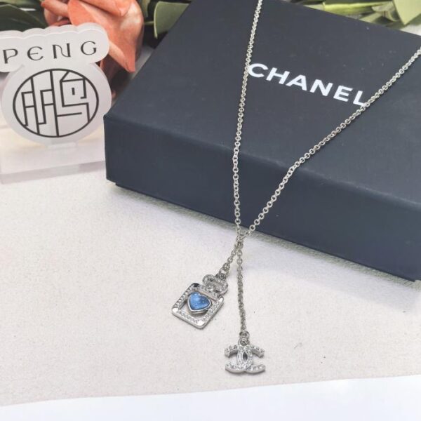 replica,repliche,fake,1:1,earrings,bracelet,ring,jewelry Collana con flacone di profumo Chanel in gelatina blu, versione da banco, in ottone placcato in oro vero (NQZV4)