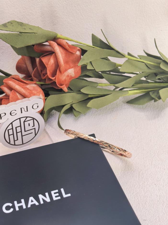 replica,repliche,fake,1:1,earrings,bracelet,ring,jewelry Bracciale Chanel senza diamanti, versione stretta, placcato oro 18 carati, colore spesso preservato (Z39TJ) replica,repliche,fake,1:1,earrings,bracelet,ring,jewelry Bracciale Chanel senza diamanti, versione stretta, placcato oro 18 carati, colore spesso preservato (Z39TJ)