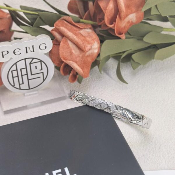 replica,repliche,fake,1:1,earrings,bracelet,ring,jewelry Bracciale Chanel con diamanti, versione da banco, mezzo diamante, versione larga, placcato oro 18 carati, colore spesso preservato (D1WNU)