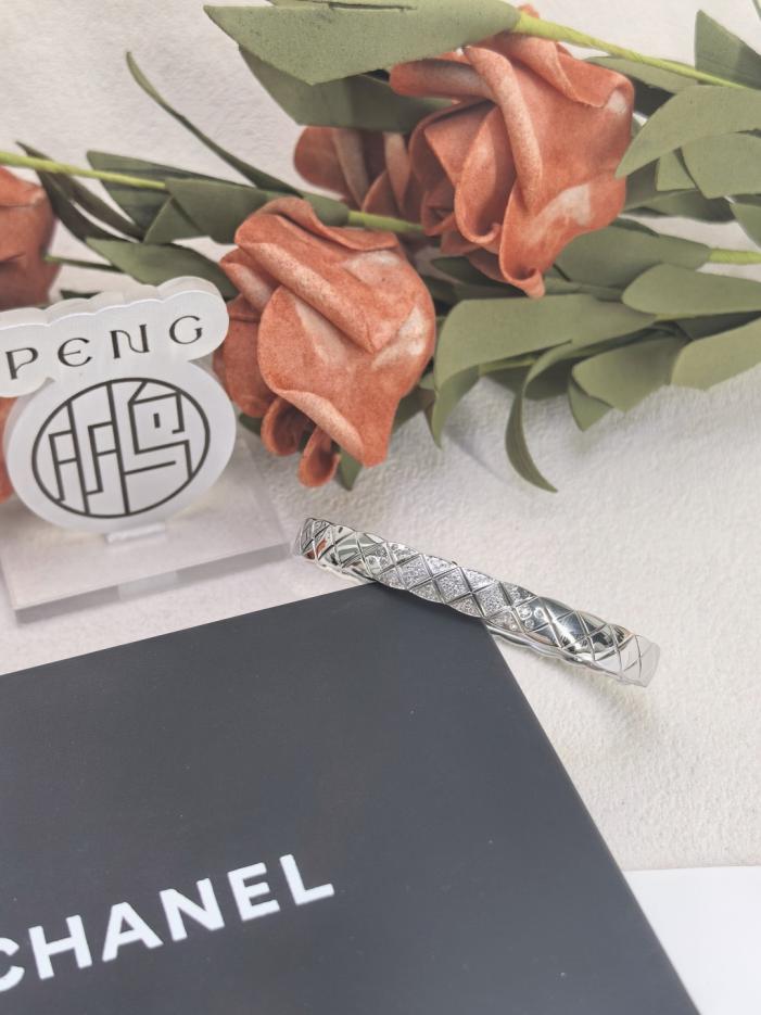 replica,repliche,fake,1:1,earrings,bracelet,ring,jewelry Bracciale Chanel con diamanti, versione da banco, mezzo diamante, versione larga, placcato oro 18 carati, colore spesso preservato (D1WNU) replica,repliche,fake,1:1,earrings,bracelet,ring,jewelry Bracciale Chanel con diamanti, versione da banco, mezzo diamante, versione larga, placcato oro 18 carati, colore spesso preservato (D1WNU)