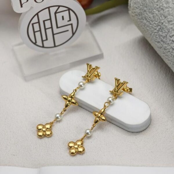 replica,repliche,fake,1:1,earrings,bracelet,ring,jewelry Nuovi orecchini LV Flower Pearl, ottone di alta qualità, perle di resina (LVZ9N)