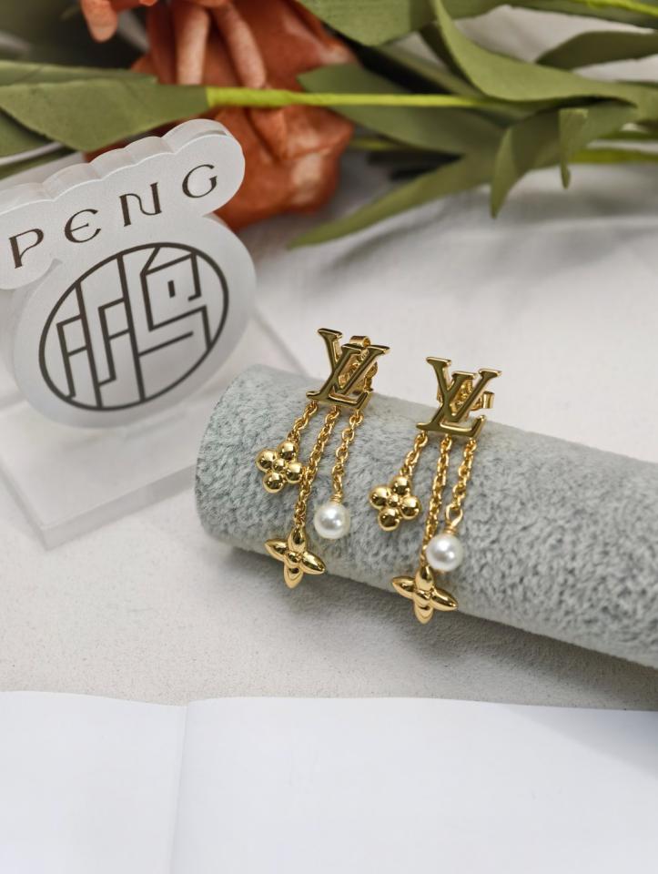 replica,repliche,fake,1:1,earrings,bracelet,ring,jewelry Versione da banco LV, orecchini con nappa a forma di fiore e perle, nuovi, di alta qualità, in ottone e resina, perle (V02A0) replica,repliche,fake,1:1,earrings,bracelet,ring,jewelry Versione da banco LV, orecchini con nappa a forma di fiore e perle, nuovi, di alta qualità, in ottone e resina, perle (V02A0)