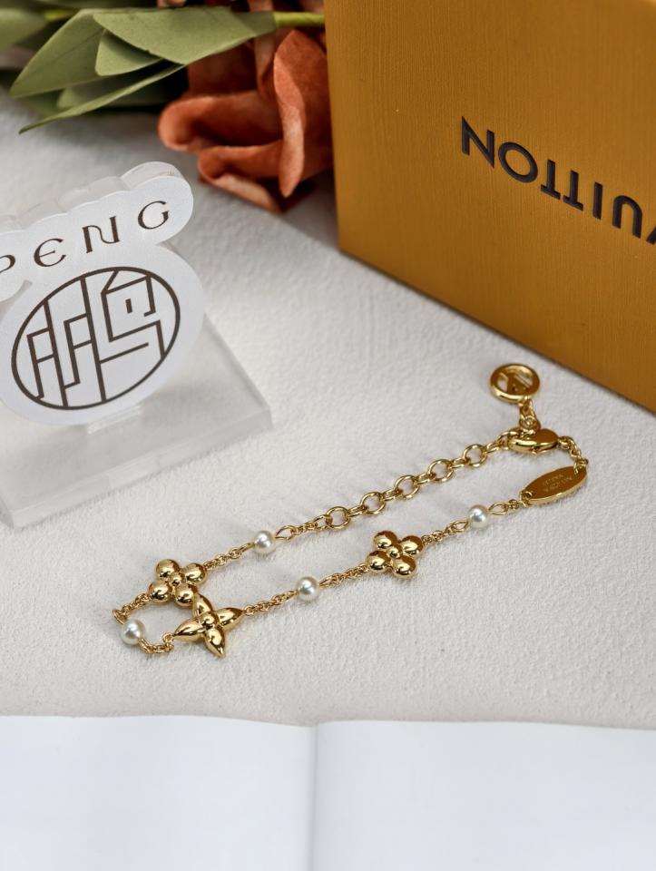 replica,repliche,fake,1:1,earrings,bracelet,ring,jewelry Collana di perle a forma di fiore LV, ottone di alta qualità, perla di resina (O1T7A) replica,repliche,fake,1:1,earrings,bracelet,ring,jewelry Collana di perle a forma di fiore LV, ottone di alta qualità, perla di resina (O1T7A)