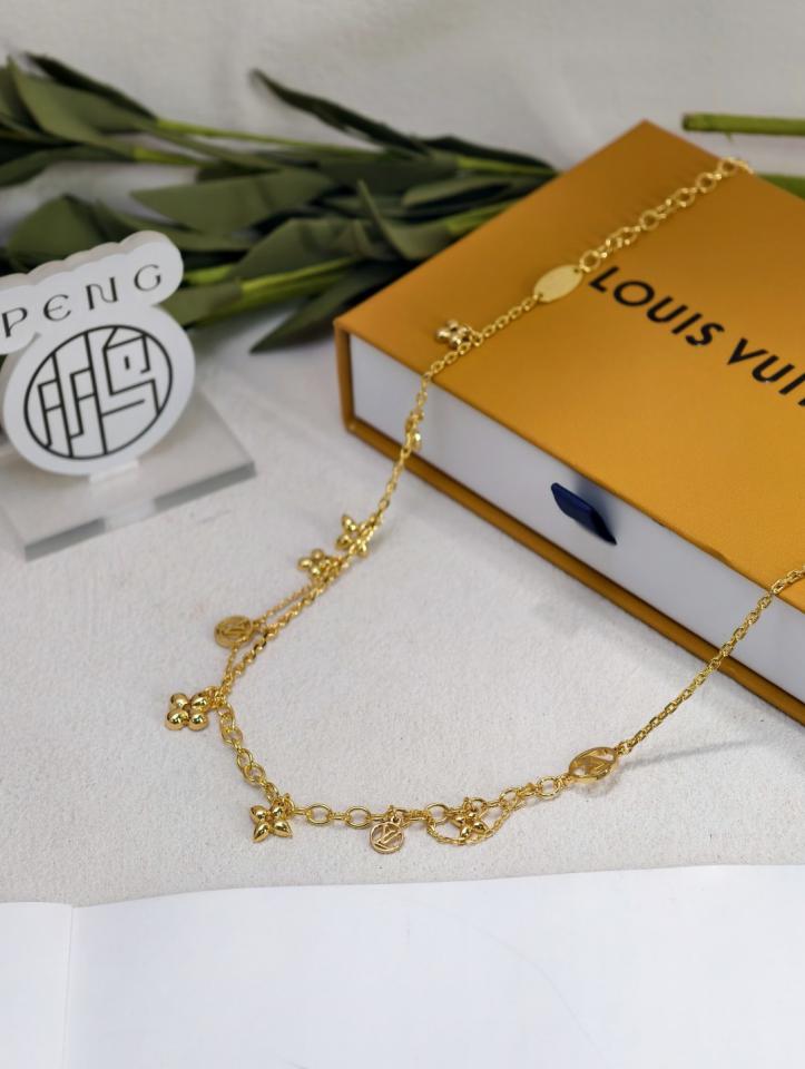 replica,repliche,fake,1:1,earrings,bracelet,ring,jewelry Collana con fiore LV in ottone placcato oro vero, piccolo ciondolo a forma di quadrifoglio (YA4IN) replica,repliche,fake,1:1,earrings,bracelet,ring,jewelry Collana con fiore LV in ottone placcato oro vero, piccolo ciondolo a forma di quadrifoglio (YA4IN)
