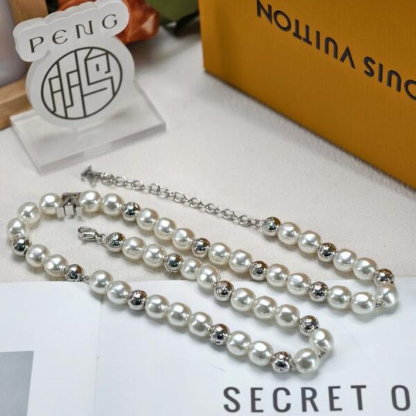 replica,repliche,fake,1:1,earrings,bracelet,ring,jewelry Versione Counter LV nuova collana di perle in lega con catena in perla naturale (QCMBZ)