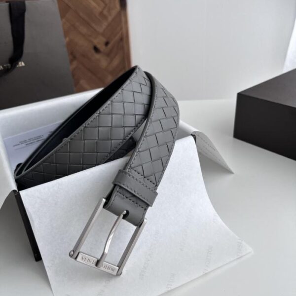 replica,repliche,fake,1:1,earrings,bracelet,ring,jewelry Cintura da uomo BV New, realizzata a mano, in pelle di vitello italiana intrecciata a piccoli quadri (BPGIB)