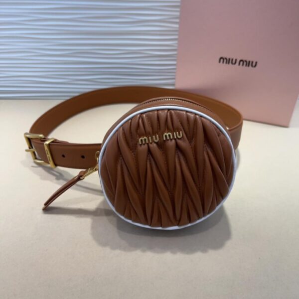 replica,repliche,fake,1:1,earrings,bracelet,ring,jewelry Cintura in pelle MiuMiu 3,0 cm. Dimensioni confezione 12,5 cm x 12 cm (0SNBZ)