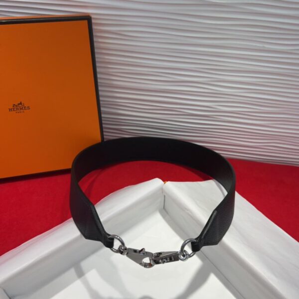 replica,repliche,fake,1:1,earrings,bracelet,ring,jewelry Dettagli della tracolla tascabile Kelly di Hermès della tracolla in pelle Swift ed Epsom TC (NHE12)