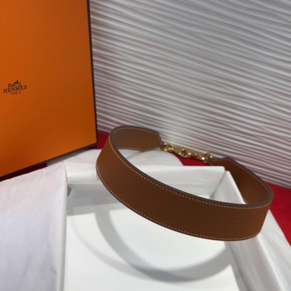 replica,repliche,fake,1:1,earrings,bracelet,ring,jewelry Dettagli della tracolla tascabile Kelly di Hermès in pelle Swift ed Epsom TC (SIO8I)