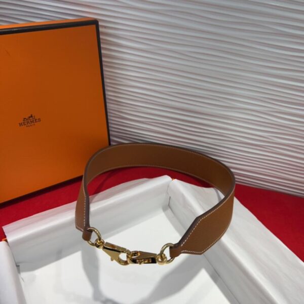 replica,repliche,fake,1:1,earrings,bracelet,ring,jewelry Dettagli della tracolla tascabile Kelly di Hermès della tracolla in pelle Swift ed Epsom TC (W1DT7)