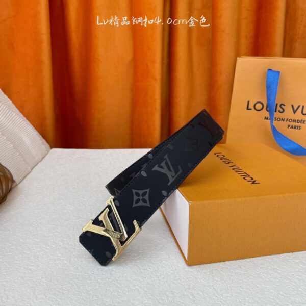 replica,repliche,fake,1:1,earrings,bracelet,ring,jewelry Louis Vuitton: qualità classica e originale. Un lato presenta una stampa classica, l’altro una trama semplice. Fibbia originale in acciaio di alta qualità, larga 4,0 cm (JDWV7).