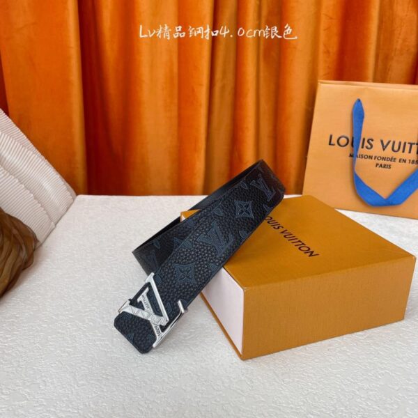 replica,repliche,fake,1:1,earrings,bracelet,ring,jewelry Louis Vuitton: classico, qualità originale. Un lato ha un motivo litchi in rilievo, l’altro ha una base liscia. Fibbia originale in acciaio di alta qualità, larghezza 4,0 cm (U709X).