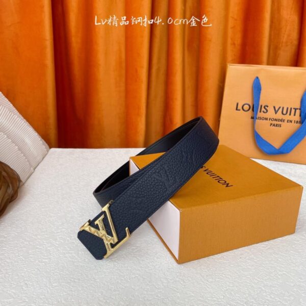 replica,repliche,fake,1:1,earrings,bracelet,ring,jewelry Louis Vuitton: classico, qualità originale. Un lato ha un motivo a litchi in rilievo, l’altro è a trama semplice. Fibbia originale in acciaio di alta qualità, larga 4,0 cm (YF7TA).