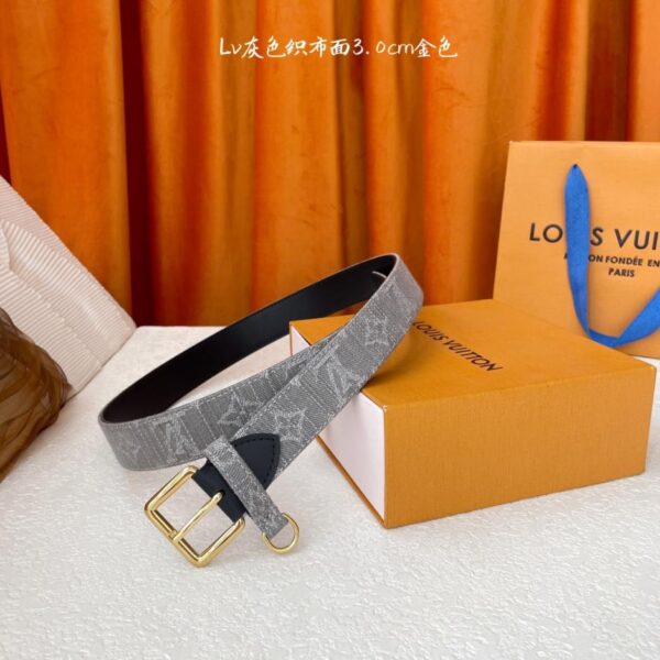 replica,repliche,fake,1:1,earrings,bracelet,ring,jewelry Qualità classica Louis Vuitton. Scritta del marchio grigia su tessuto con suola in cuoio nero. Larghezza 3,0 cm (F8RSK).