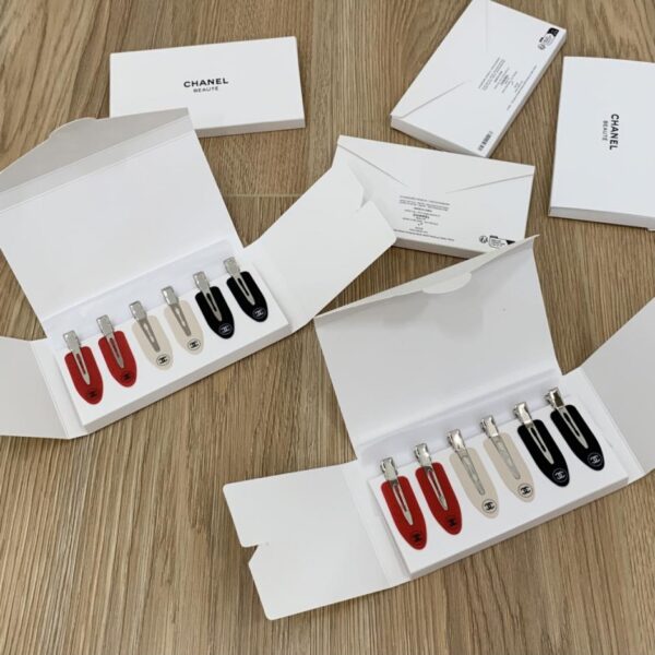 CHANEL Fermaglio per capelli a forma di becco d'anatra, edizione limitata, regalo di compleanno, set da 6 fermagli per capelli senza cuciture, in nero, bianco e rosso (FX439)