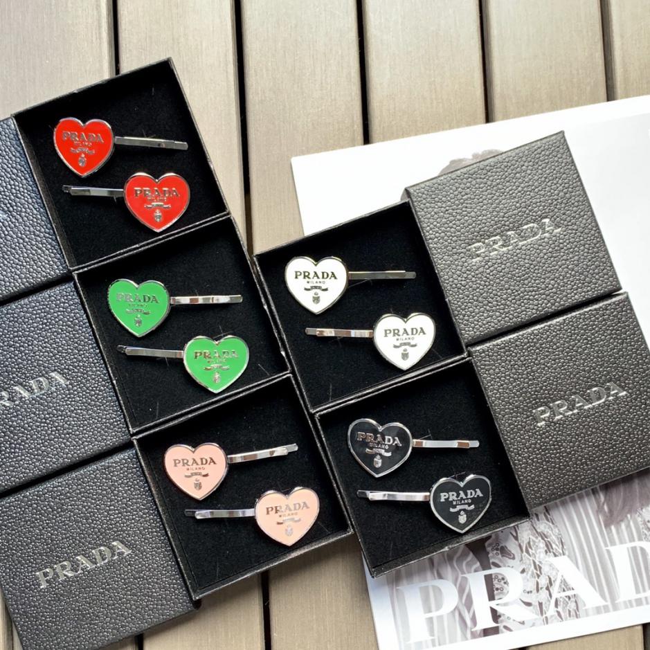 replica,repliche,fake,1:1,earrings,bracelet,ring,jewelry Fermaglio per capelli con logo in metallo a forma di cuore Prada (Y3FQV) replica,repliche,fake,1:1,earrings,bracelet,ring,jewelry Fermaglio per capelli con logo in metallo a forma di cuore Prada (Y3FQV)