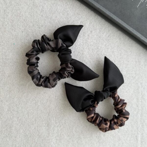 replica,repliche,fake,1:1,earrings,bracelet,ring,jewelry Elastico per orecchie Fendi colorblock, marrone e grigio, 1 pezzo/borsa semplice (BDA0A)