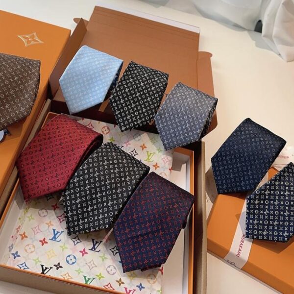 replica,repliche,fake,1:1,earrings,bracelet,ring,jewelry Cravatta classica Louis Vuitton con monogramma (RAV34)