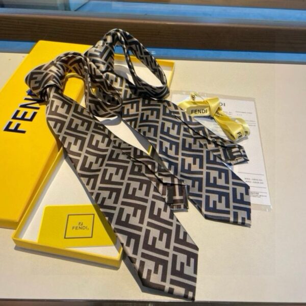 replica,repliche,fake,1:1,earrings,bracelet,ring,jewelry Cravatta in seta con lettera FF da uomo Fendi (OHV0A)