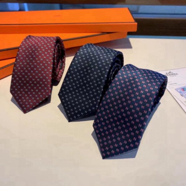 replica,repliche,fake,1:1,earrings,bracelet,ring,jewelry Cravatta da uomo Hermès con lettera H, nuova serie, 100% seta twill di prima qualità, fatta a mano e personalizzata (9SUK5)