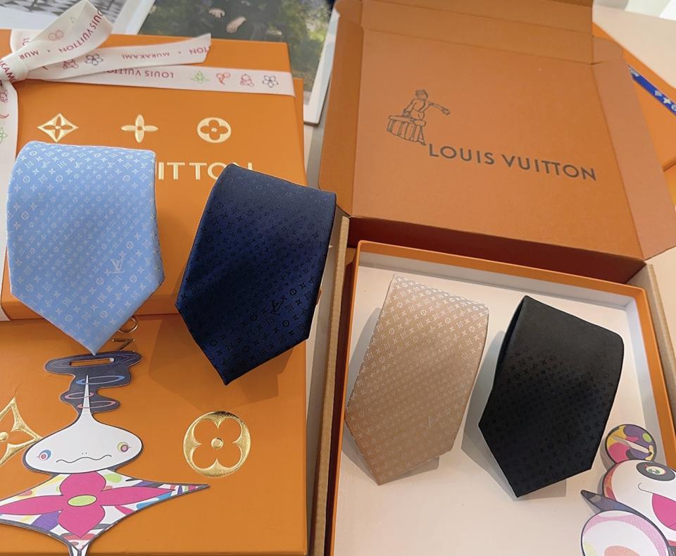 replica,repliche,fake,1:1,earrings,bracelet,ring,jewelry LV contatore sincronizzato squisito piccolo logo motivo scuro jacquard 100% seta jacquard superiore fatto a mano personalizzato (M8OPX)