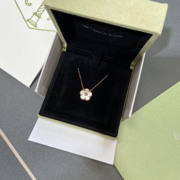 replica,repliche,fake,1:1,earrings,bracelet,ring,jewelry Collana Van Cleef & Arpels Lucky Spring Plum Blossom (3V6ZS)