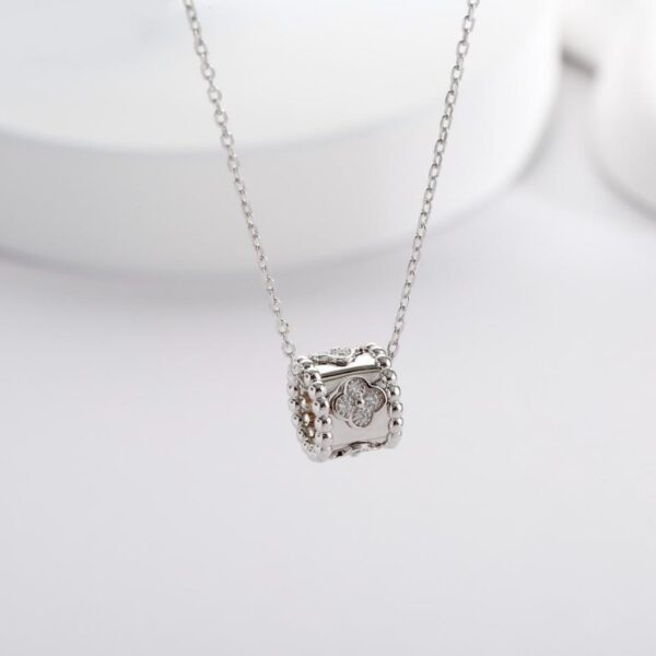 replica,repliche,fake,1:1,earrings,bracelet,ring,jewelry Collana caleidoscopio in platino Vanjia (H1MU0)