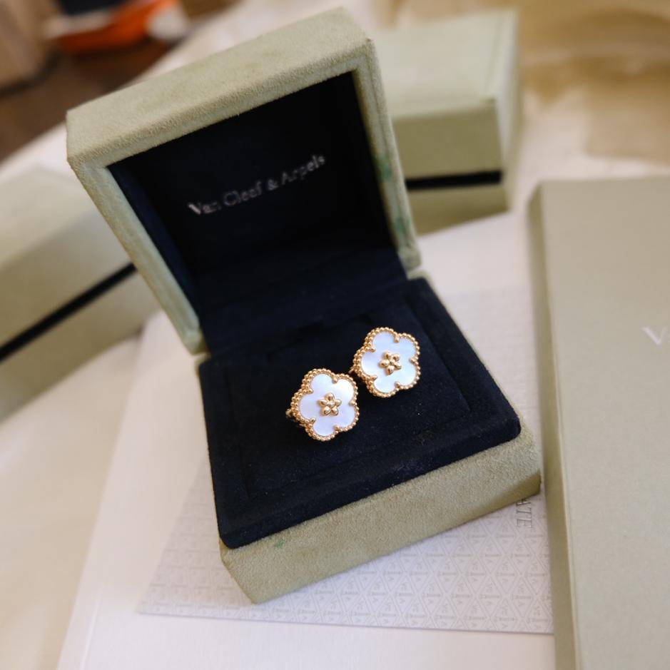 replica,repliche,fake,1:1,earrings,bracelet,ring,jewelry Orecchini Van Cleef & Arpels Lucky Spring Plum Blossom (WQ26T) replica,repliche,fake,1:1,earrings,bracelet,ring,jewelry Orecchini Van Cleef & Arpels Lucky Spring Plum Blossom (WQ26T)