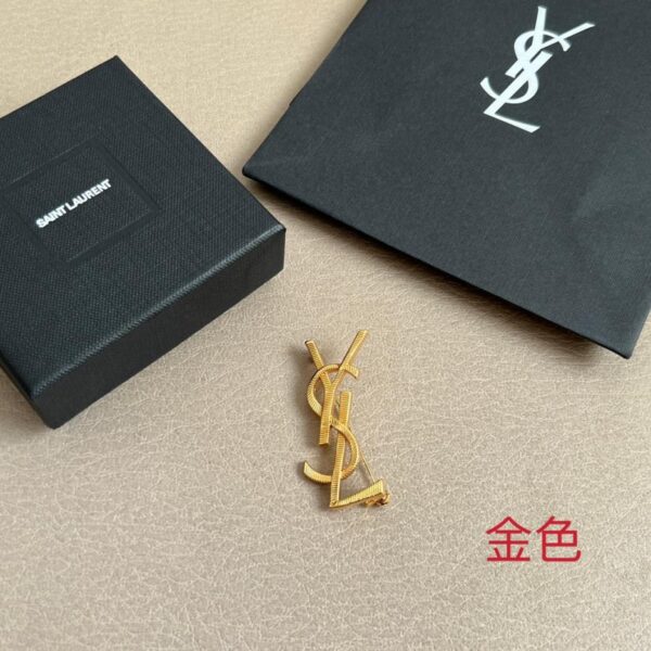 replica,repliche,fake,1:1,earrings,bracelet,ring,jewelry Spilla con lettera Yves Saint Laurent (PZROY)