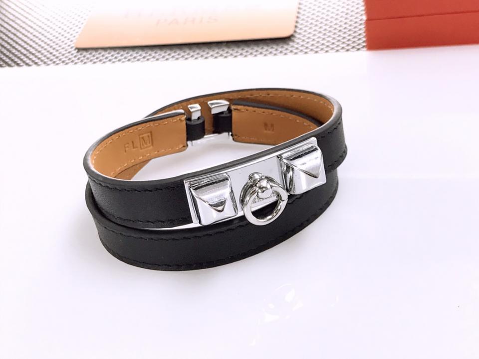 replica,repliche,fake,1:1,earrings,bracelet,ring,jewelry Bracciale Hermes Classic Double Circle Two Tower in pelle di agnello (7CK4I) replica,repliche,fake,1:1,earrings,bracelet,ring,jewelry Bracciale Hermes Classic Double Circle Two Tower in pelle di agnello (7CK4I)