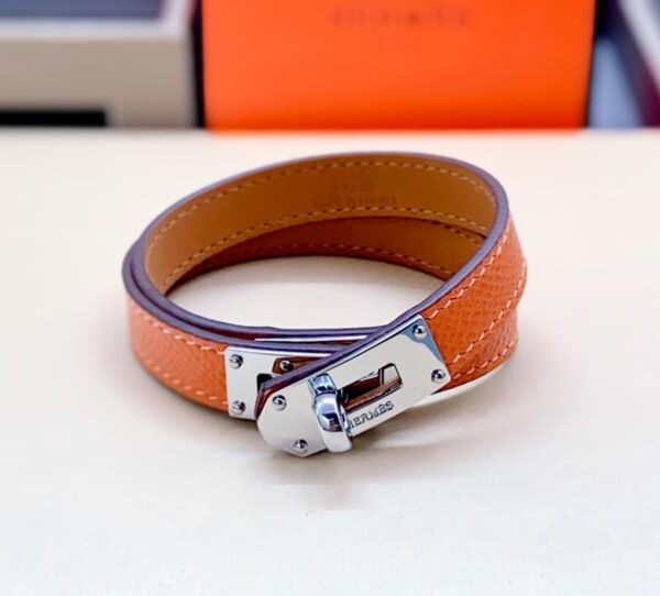 Bracciale Hermes in pelle con motivo ad albero classico e croce su un lato con fibbia in argento (8N69I)