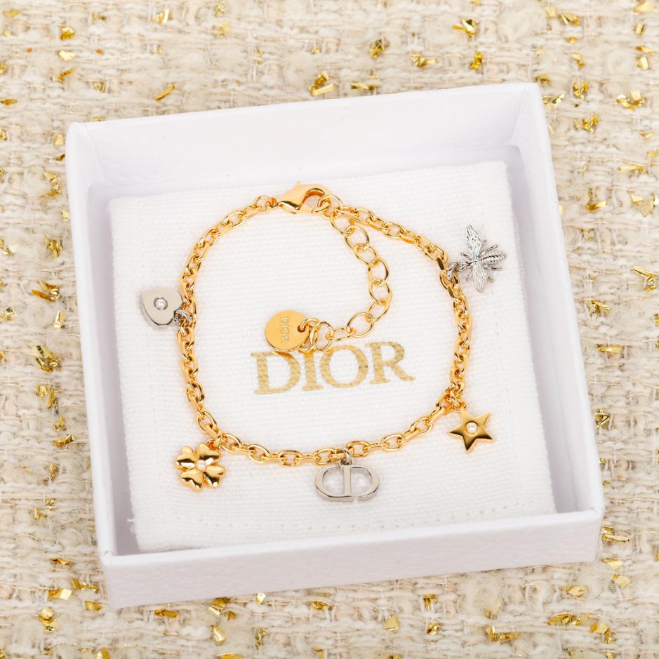 replica,repliche,fake,1:1,earrings,bracelet,ring,jewelry Bracciale Dior New CD (T2JCK) replica,repliche,fake,1:1,earrings,bracelet,ring,jewelry Bracciale Dior New CD (T2JCK)