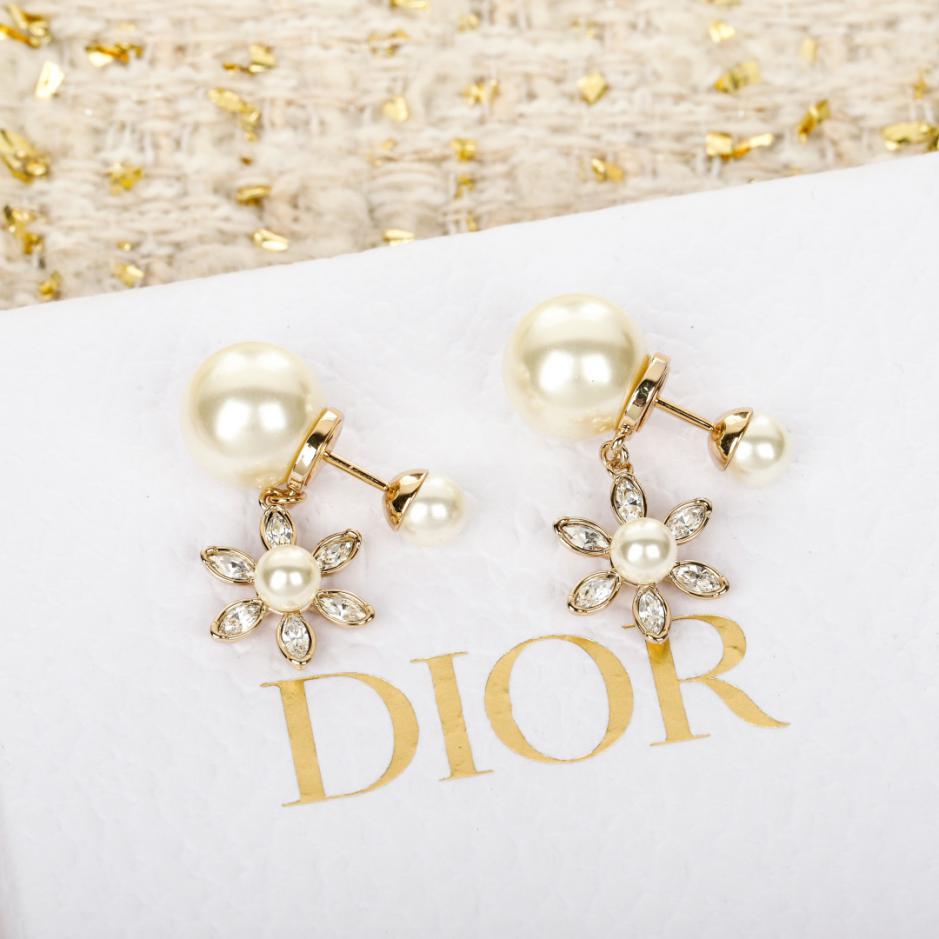 replica,repliche,fake,1:1,earrings,bracelet,ring,jewelry Orecchini Dior con perle e girasole (Y1ZNY) replica,repliche,fake,1:1,earrings,bracelet,ring,jewelry Orecchini Dior con perle e girasole (Y1ZNY)