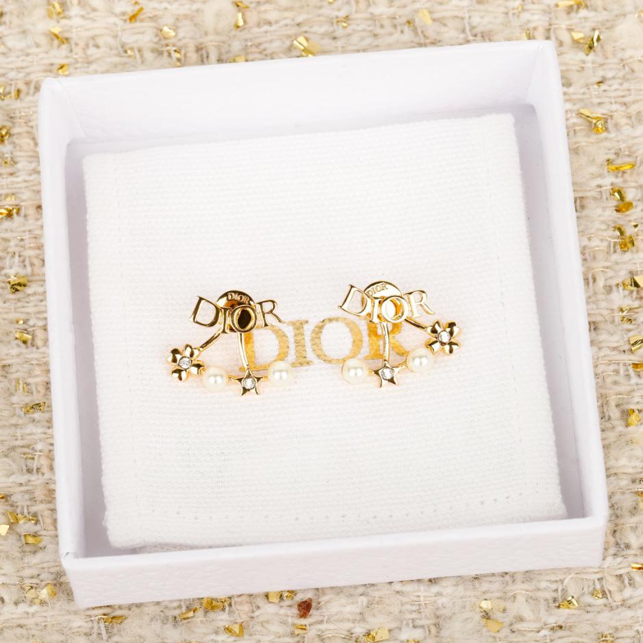 replica,repliche,fake,1:1,earrings,bracelet,ring,jewelry Orecchini a bottone con perle Dior Pearl Star Clover (CVMW4) replica,repliche,fake,1:1,earrings,bracelet,ring,jewelry Orecchini a bottone con perle Dior Pearl Star Clover (CVMW4)