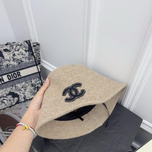 Cappello CHANEL in maglia di lana nuova (XTM35)