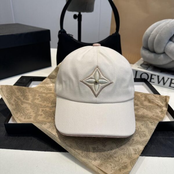 replica,repliche,fake,1:1,earrings,bracelet,ring,jewelry Cappello LV con motivo jacquard raffigurante il motivo Monogram a tutta lunghezza (3J7VJ)