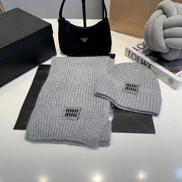 replica,repliche,fake,1:1,earrings,bracelet,ring,jewelry Cappello lavorato a maglia MIUMIU, popolare da banco, set da due pezzi, cappello + sciarpa (IR5MM)
