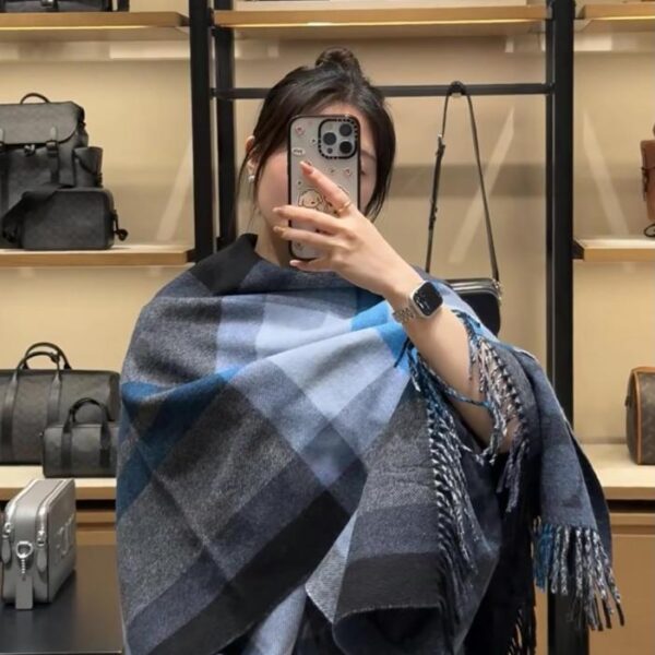 replica,repliche,fake,1:1,earrings,bracelet,ring,jewelry L’ultimo mantello scialle jacquard a quadri contrastanti di COACH (9909H)