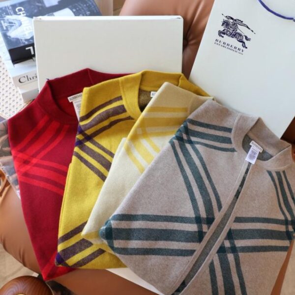 replica,repliche,fake,1:1,earrings,bracelet,ring,jewelry Mantella Burberry in edizione limitata (GK6YN) disponibile sul sito ufficiale