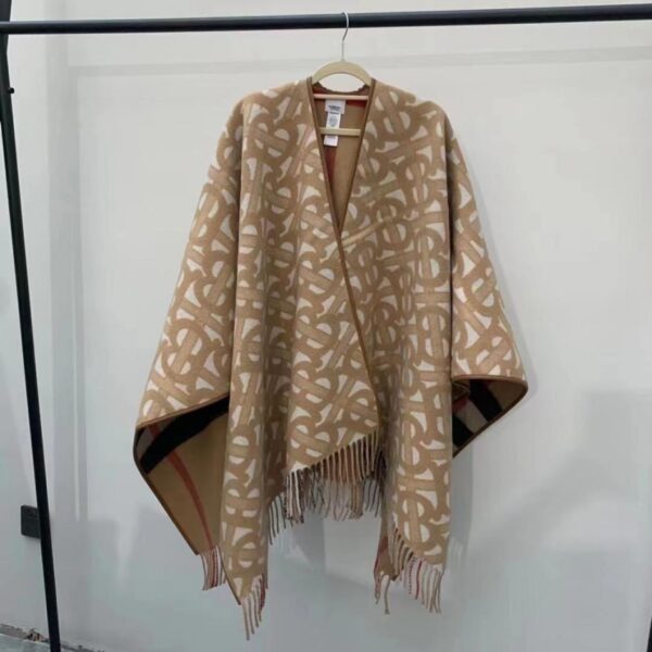 replica,repliche,fake,1:1,earrings,bracelet,ring,jewelry L’ultima mantella jacquard double-face di Burberry (MVOEV)